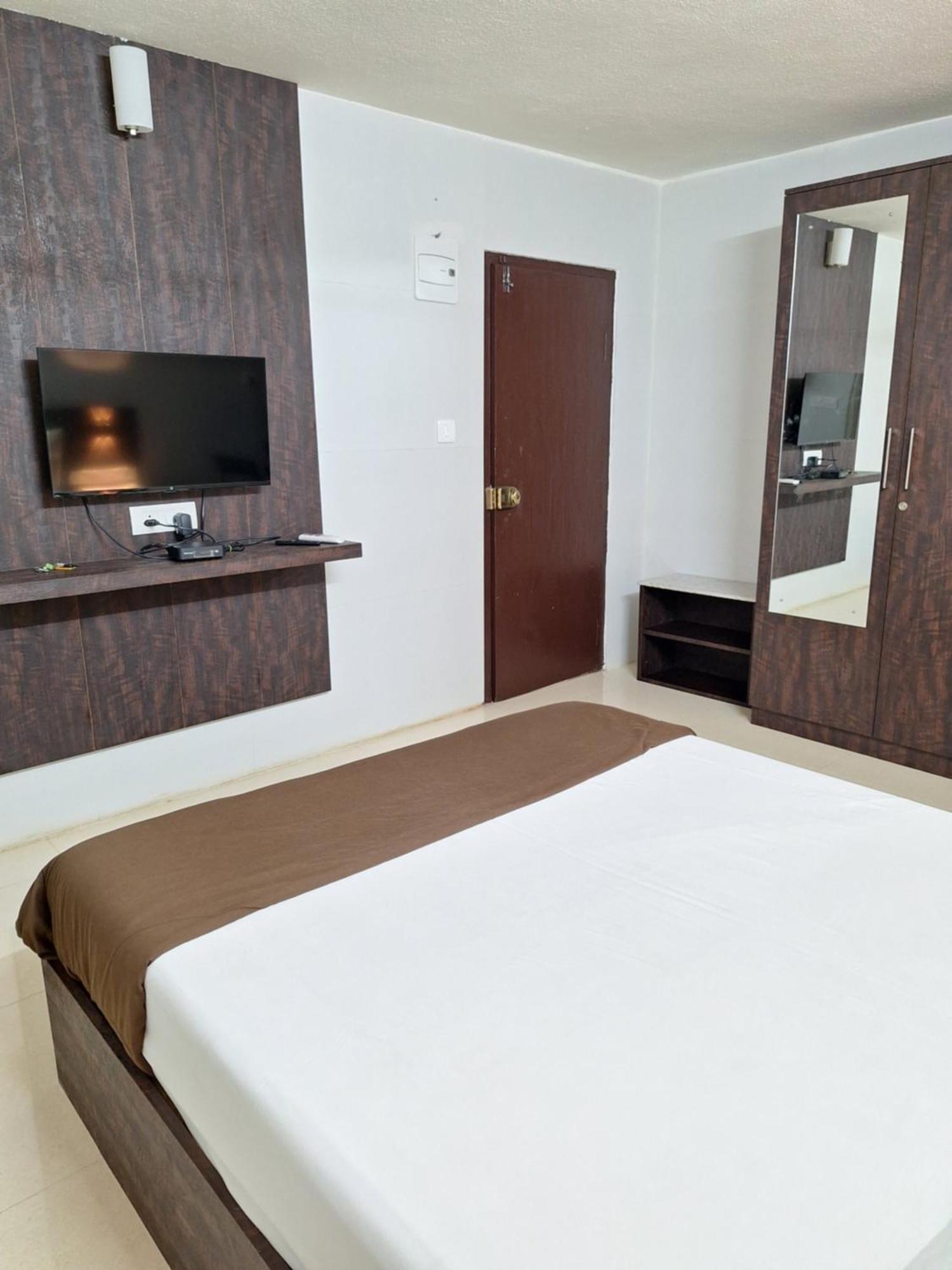 Suvarna Grande Homes Mangalore Room photo